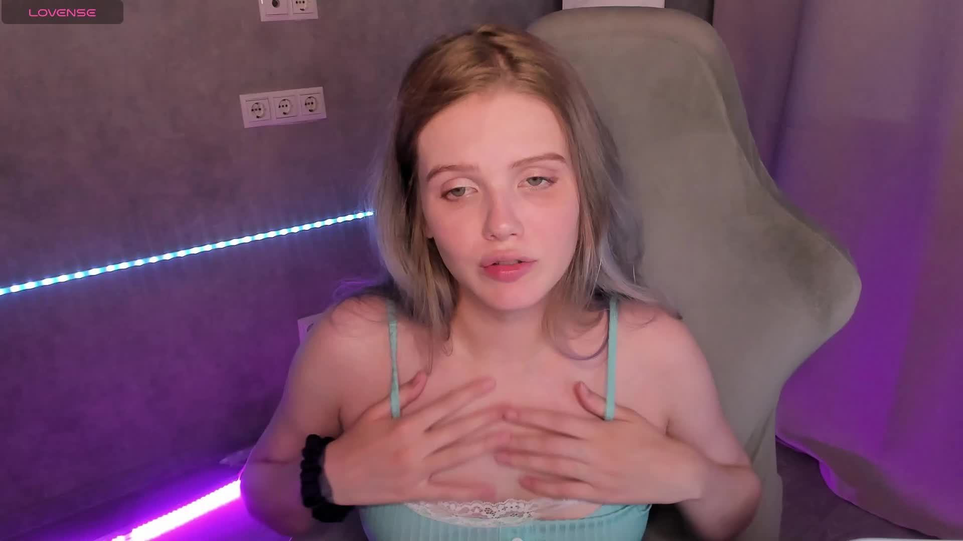Alisa-Allison Live Sex August 19, 2026