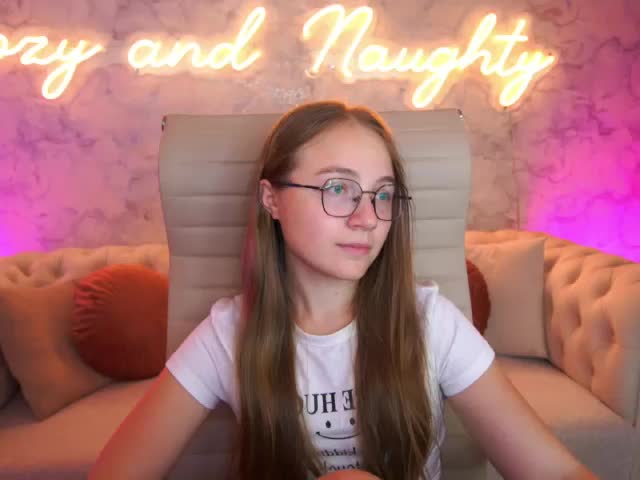 ArrinaWairr Live Sex August 19, 2026