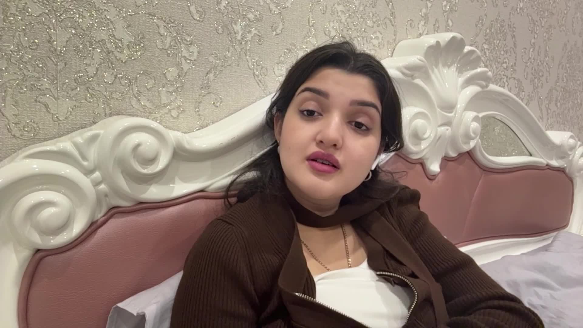 Izabel Live Sex August 20, 2026