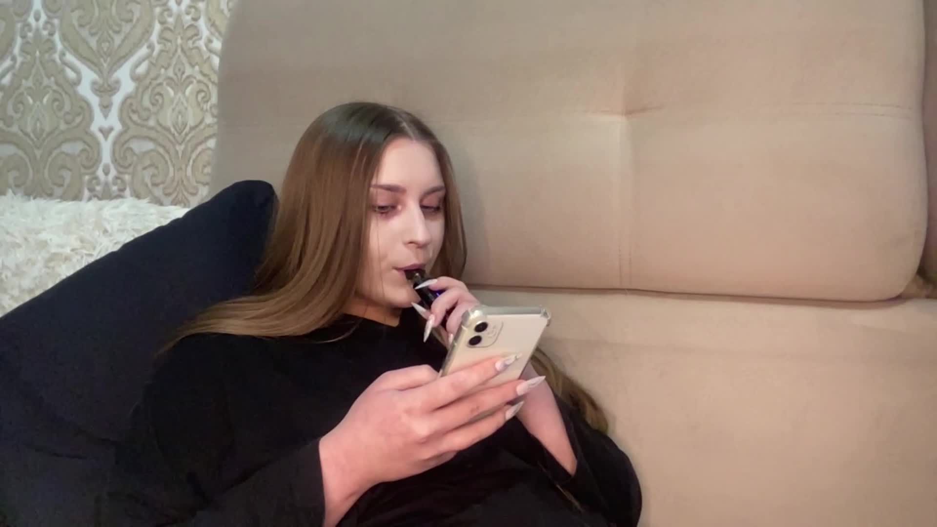 EmelineVayda Live Sex September 5, 2026