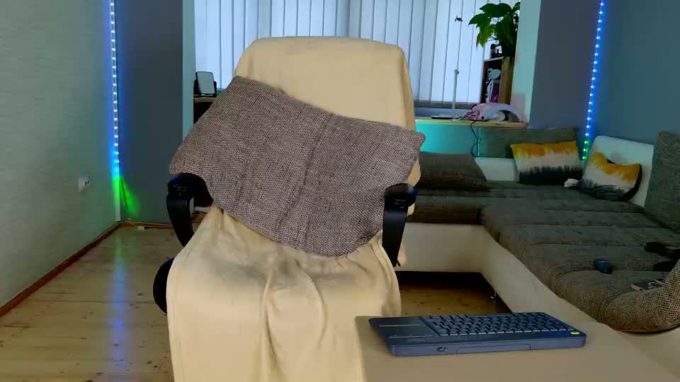 mistressellie Live Sex September 15, 2026