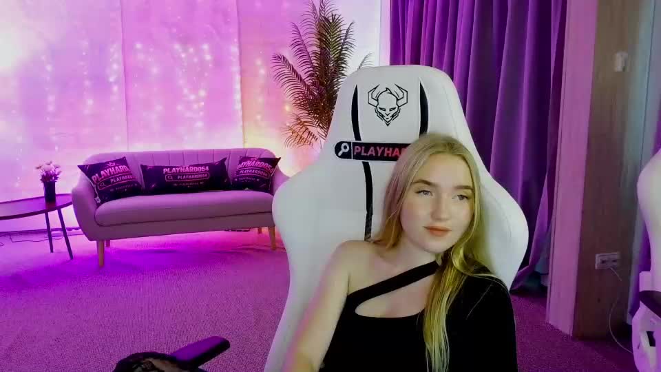 emily054 Live Sex September 15, 2026
