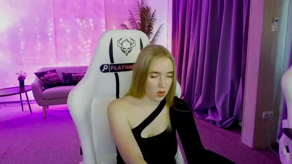 emily054 Live Sex September 15, 2026