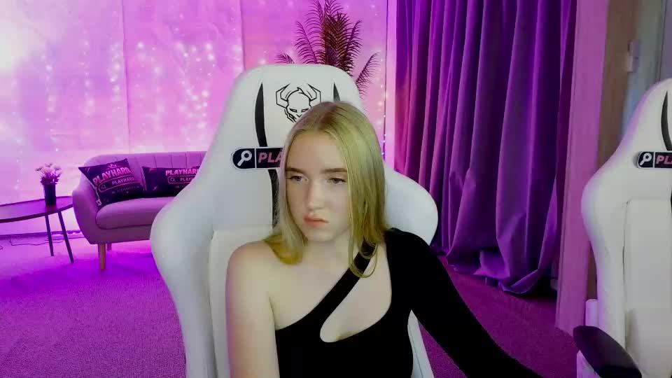 emily054 Live Sex September 16, 2026