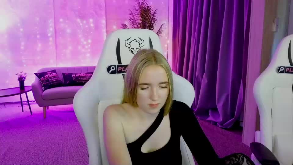 emily054 Live Sex September 16, 2026
